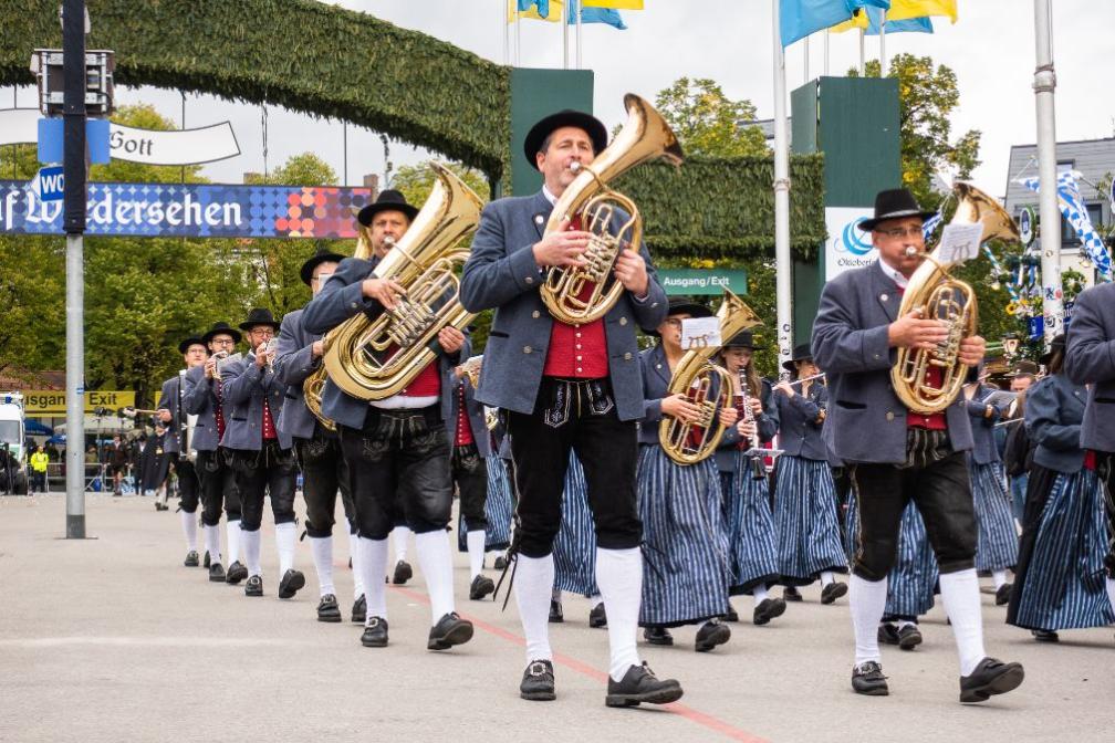 Parade Of The Oktoberfest Landlords And Breweries 2024 - Oktoberfest.de