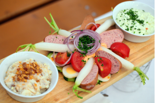 Brotzeitbrettl auf dem Oktoberfest