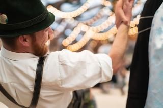 Trachtentanz im Festzelt Tradition auf der Oidn Wiesn Trachtentanz im Festzelt Tradition auf der Oidn Wiesn