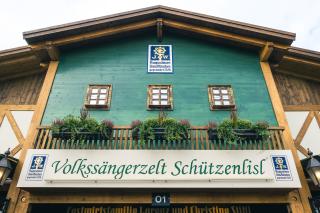 Das Volkssängerzelt Schützenlisl von außen Das Volkssängerzelt Schützenlisl von außen