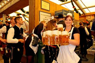 Eröffnung Und Anstich Des Oktoberfests 2024 Durch OB Reiter ...