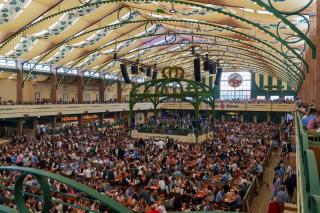 Pschorr-Festzelt Bräurosl: Reservation, atmosphere, history ...