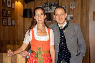 Wirte des Festzelts Münchner Stubn Kathrin Wickenhäuser-Egger und Alexander Egger (v. li.).