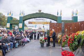 Mit einer Gedenkveranstaltung und Kranzniederlegung durch Oberbürgermeister Dieter Reiter wurde am Donnerstag, 26. September, um 9.30 Uhr an den rechtsextremistischen Bombenanschlag auf dem Oktoberfest im Jahr 1980 erinnert.