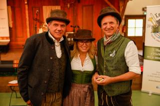 Wirte Peter und Petra Schöniger mit Winfried Frey (künstlerische Leitung) Wirte Peter und Petra Schöniger mit Winfried Frey (künstlerische Leitung)