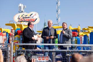 Wiesn-Chef Clemens Baumgärtner, OB Dieter Reiter und Maik Landwermann, Betreiber vom Kick Down. Wiesn-Chef Clemens Baumgärtner, OB Dieter Reiter und Maik Landwermann, Betreiber vom Kick Down.