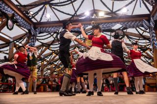 Oide Wiesn Festzelt Tradition