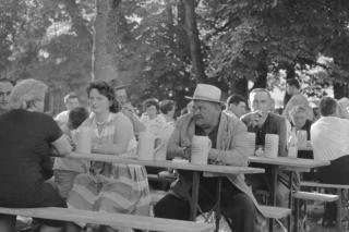 Jahrmarkt in Keferloh, Biergarten 1953