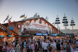 Die Festhalle Schottenhamel auf dem Oktoberfest Die Festhalle Schottenhamel auf dem Oktoberfest