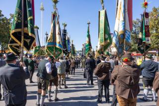 Jedes Jahr ein absolutes Highlight: Der traditionelle Trachten und Schützenumzug am ersten Sonntag der Wiesn.  Jedes Jahr ein absolutes Highlight: Der traditionelle Trachten und Schützenumzug am ersten Sonntag der Wiesn.