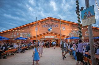 Das Festzelt Tradition auf dem Oktoberfest Das Festzelt Tradition auf dem Oktoberfest