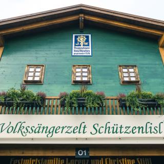 Das Volkssängerzelt Schützenlisl von außen 